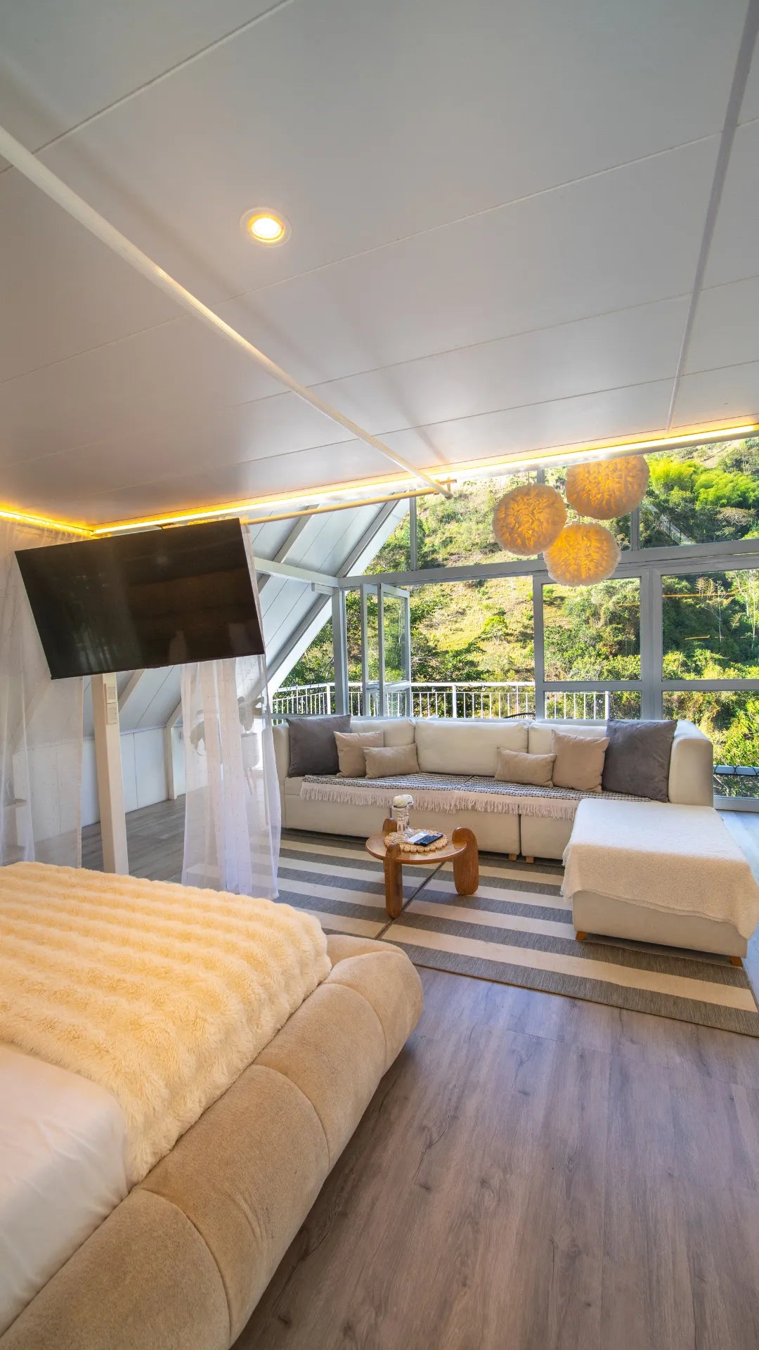 Suite Alpine White