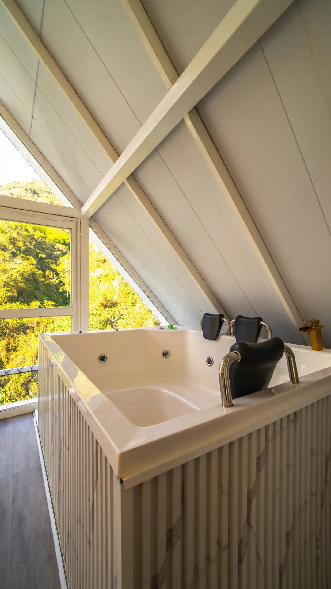 Suite Alpine White