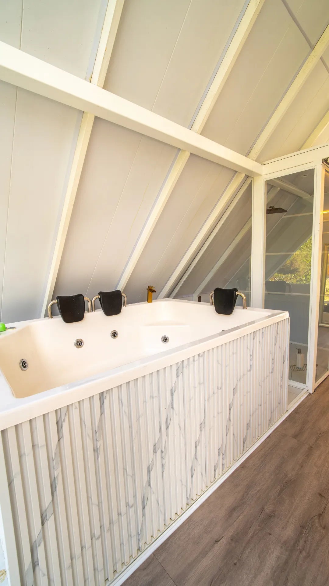 Suite Alpine White